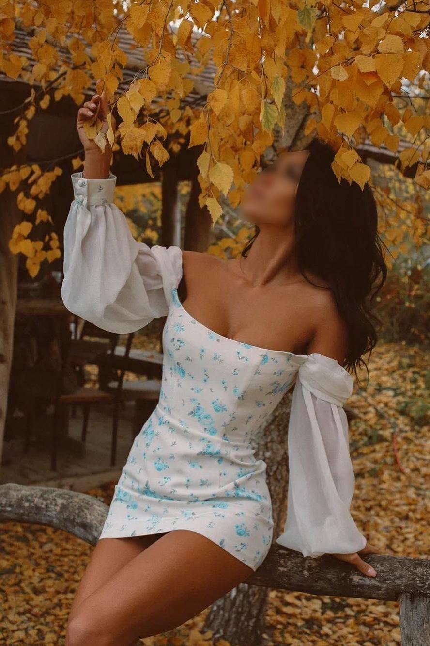 Проститутка Питера Алина с 2 размером груди предлагает интим услуги у метро Площадь Александра Невского  +7(981)155-42-85 